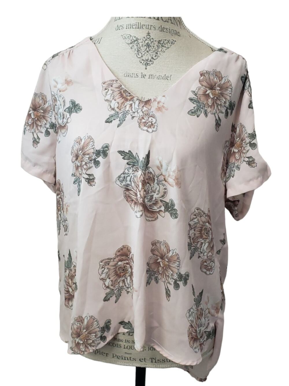 Charmed by Eve Pink Floral Print Hi Low V Cut Blouse | Size Medium
